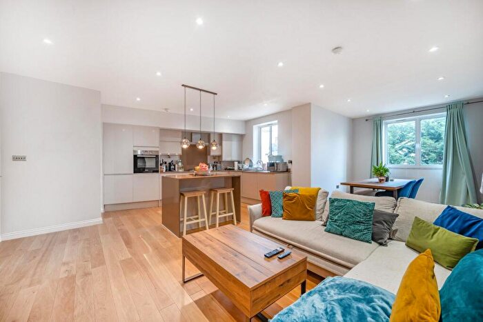 2 Bedroom Flat For Sale In East Dulwich Grove, East Dulwich, London, SE22