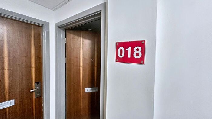 1 Bedroom Flat To Rent In King Square, Kingsdown, Bristol, BS2