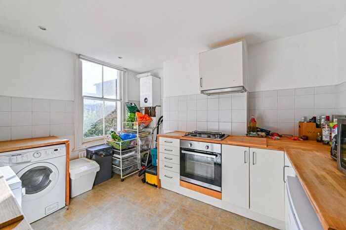 2 Bedroom Flat To Rent In Solon Road, Brixton, London, SW2