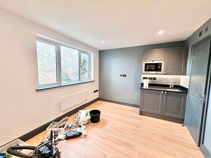 Studio To Rent In Mounts Road, Greenhithe, DA9