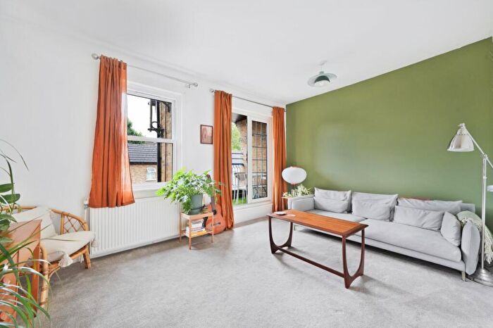 1 Bedroom Flat To Rent In Queensbury Street, Islington, N1