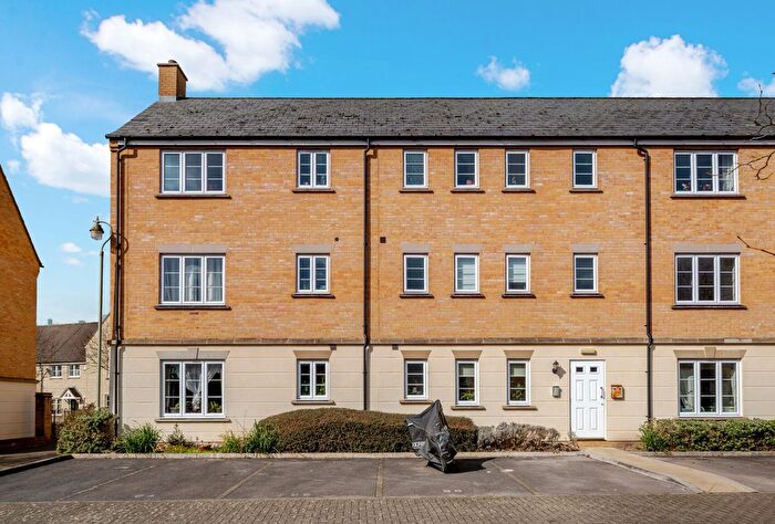 2 Bedroom Flat For Sale In Harvest Way, Witney, Oxfordshire, OX28