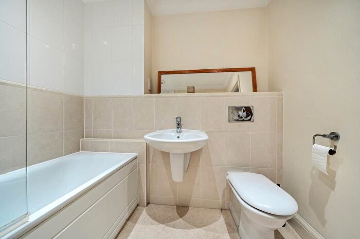 2 Bedroom Flat For Sale In East Oxford, Oxfordshire, OX4