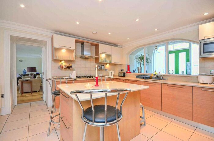 2 Bedroom Flat To Rent In East End Road, Finchley, London, N3