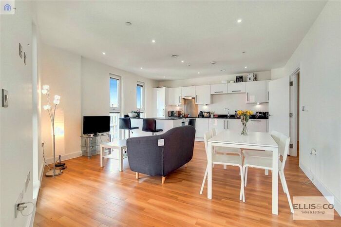 2 Bedroom Flat To Rent In Venice House, Hatton Road, Wembley, HA0