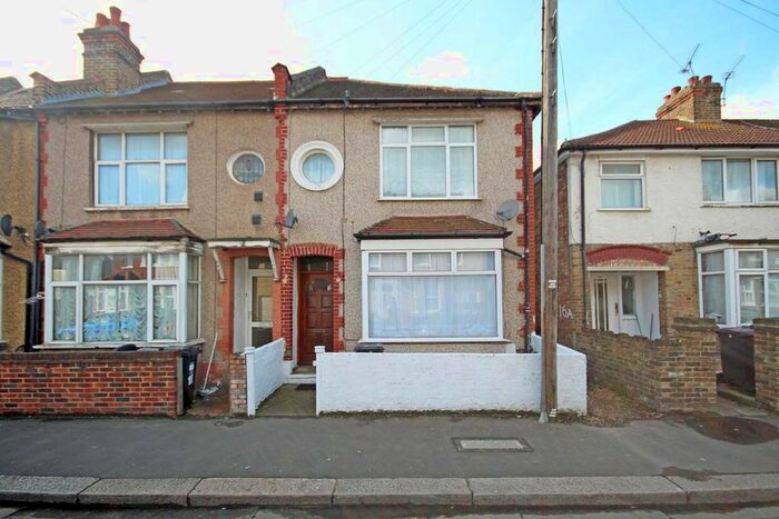 4 Bedroom Terraced House To Rent In Clare Road, Hounslow, TW4