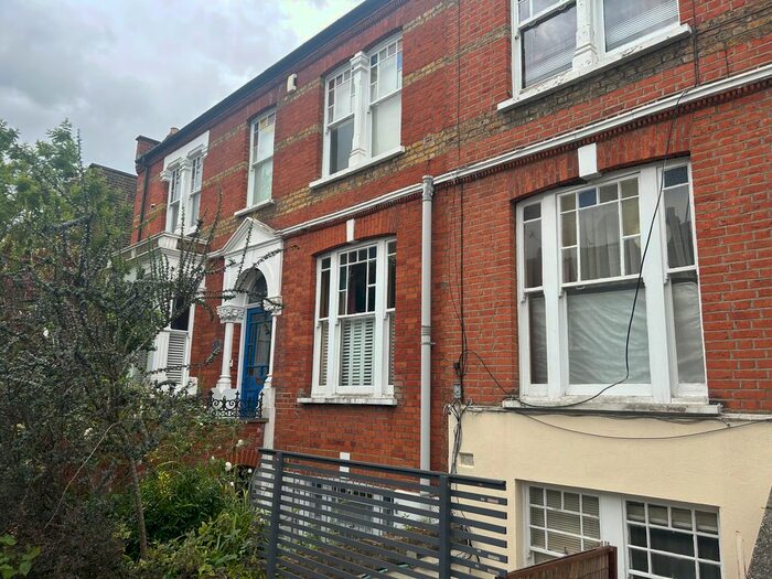 3 Bedroom Flat To Rent In Fairfield Road, London, N8