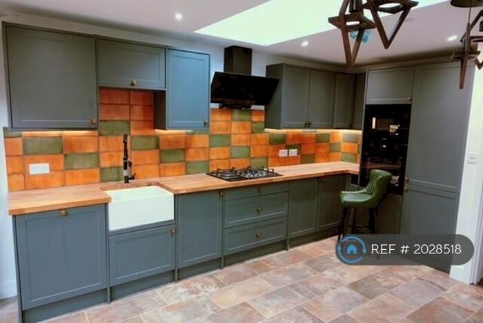 4 Bedroom Semi-Detached House To Rent In Whitehill Road, Hitchin, SG4