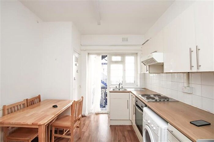 3 Bedroom Flat To Rent In Burnham Court, Brent Street, Hendon, NW4