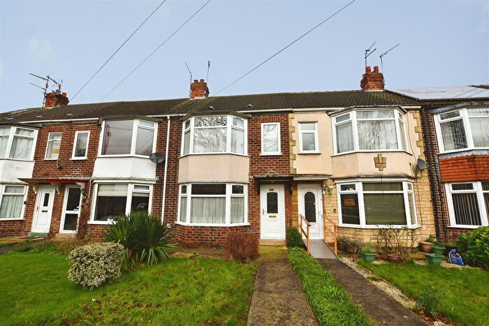2 Bedroom Terraced House For Sale In Endike Lane, Hull, HU6