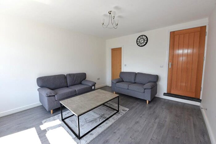 2 Bedroom House To Rent In Manor Avenue, LS6