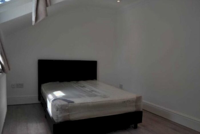 1 Bedroom Flat To Rent In The Parade, Cardiff, CF24