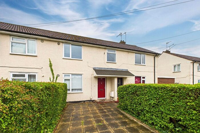 2 Bedroom Maisonette For Sale In Fernhill Road, Farnborough, Hampshire, GU14