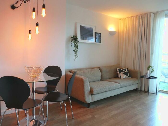 2 Bedroom Flat To Rent In Wellington Street, Leeds, West Yorkshire, Uk, LS1