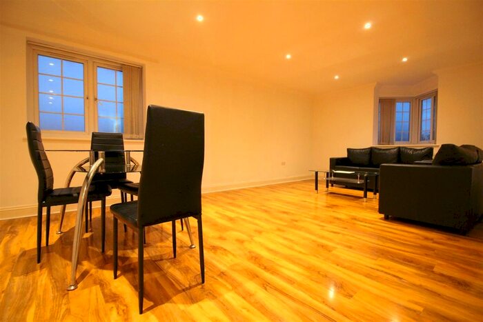 2 Bedroom Flat To Rent In Langley Road, Langley, Slough, SL3