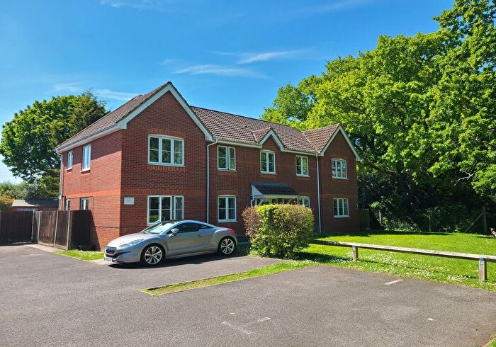 1 Bedroom Flat For Sale In Hawkers Close, Totton, SO40