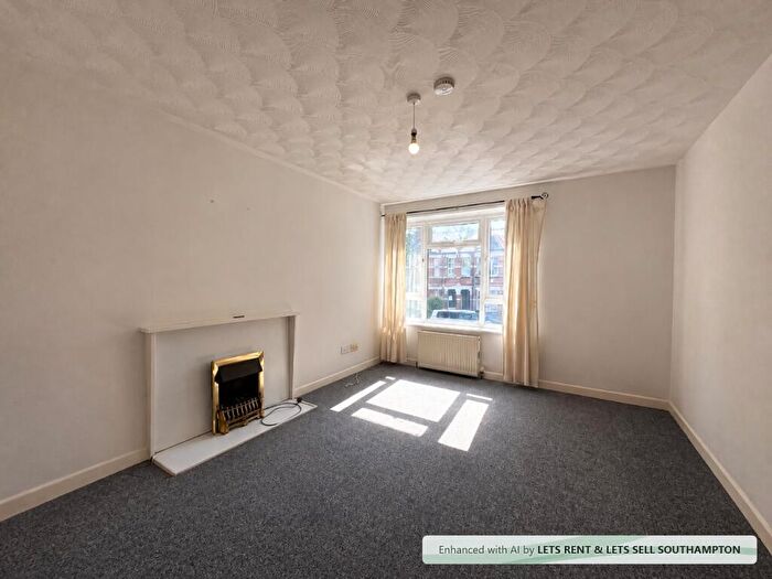 2 Bedroom Flat To Rent In Silverdale Court, SO15