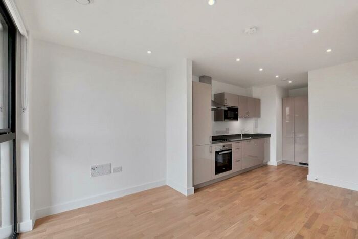 1 Bedroom Apartment To Rent In Burgess Springs, Chelmsford, CM1