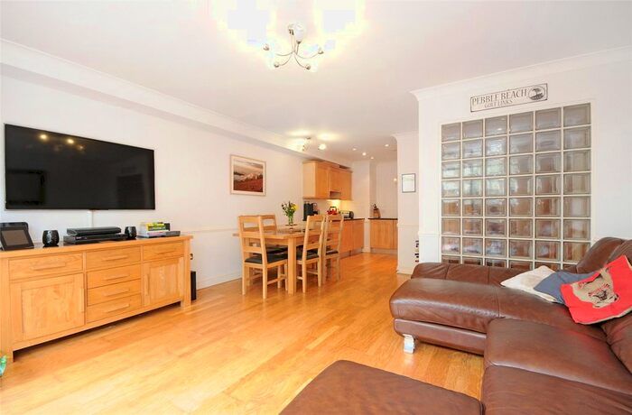 1 Bedroom Flat To Rent In Ferry Lane, Ferry Quays, Brentford, Middlesex, TW8