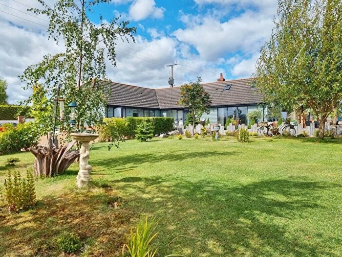 2 Bedroom Detached House For Sale In Kitchen End, Silsoe, Bedfordshire, MK45