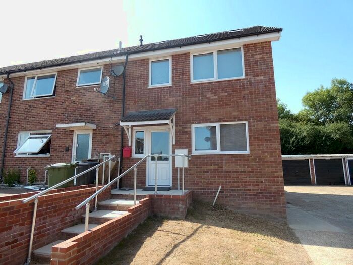 4 Bedroom End Of Terrace House To Rent In Hawthorn Walk, Thetford, IP24