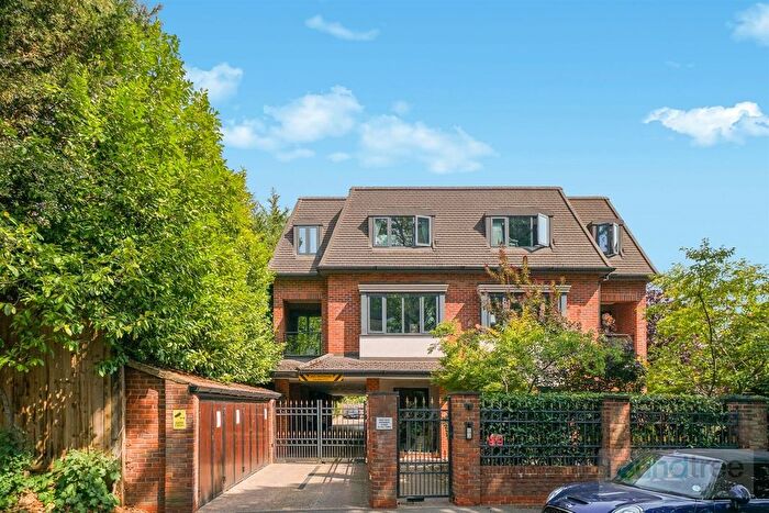 3 Bedroom Flat To Rent In Ashley Lane, Hendon, NW4