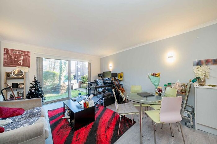 1 Bedroom Flat For Sale In Priory Road, West Hampstead, NW6