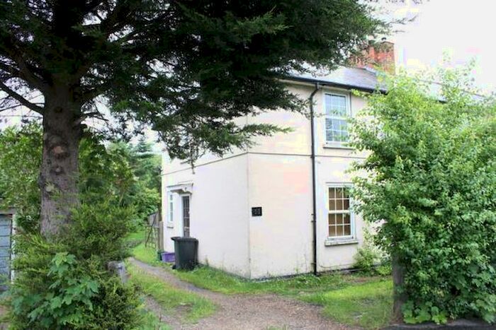 4 Bedroom Semi-Detached House To Rent In Guildford, GU2