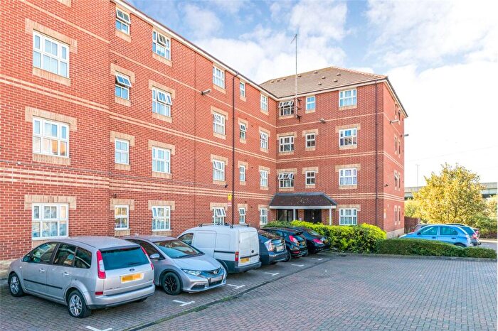 1 Bedroom Flat To Rent In Honeysuckle Court, Hyacinth Close, Ilford, IG1