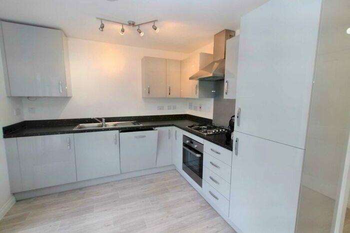 3 Bedroom Semi-Detached House To Rent In Honeypin Drive, Aylesbury, HP18