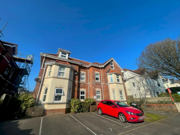 2 Bedroom Flat To Rent In Argyll Road, BH5