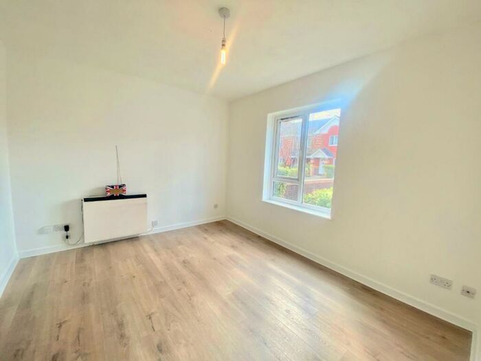 2 Bedroom Flat To Rent In Riverside Steps, St. Annes Park, Bristol, BS4