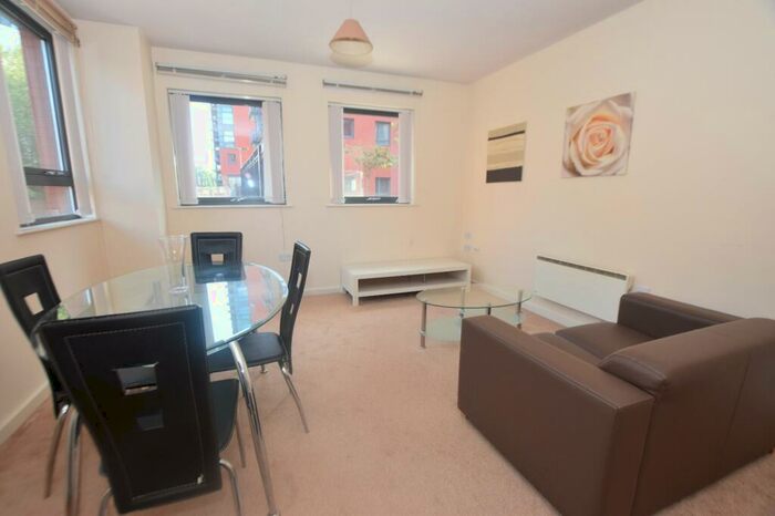 2 Bedroom Flat To Rent In City Gate, Blantyre Street, Castlefield, Manchester, M15