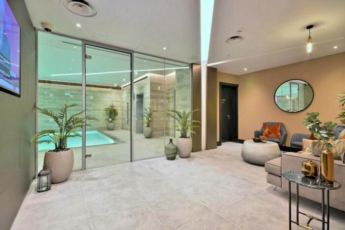 1 Bedroom Flat To Rent In Carrara Tower, London, EC1V