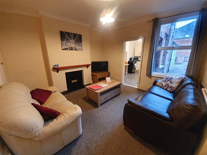 3 Bedroom Terraced House To Rent In Moor Street - Student House - /, LN1