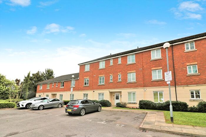 2 Bedroom Flat To Rent In St Lukes Court, Hatfield, AL10