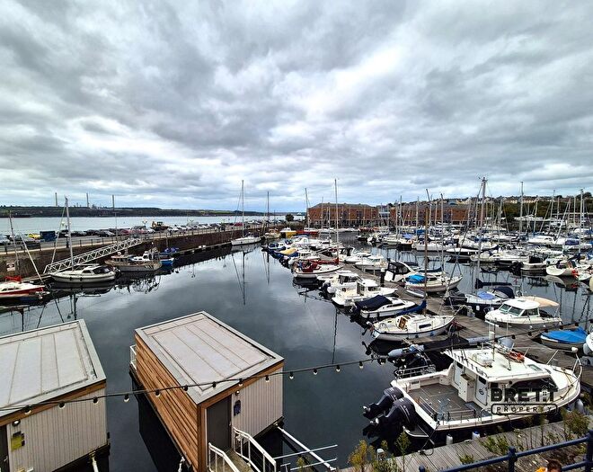 2 Bedroom Flat To Rent In Nelson Quay, Milford Haven, Pembrokeshire., SA73