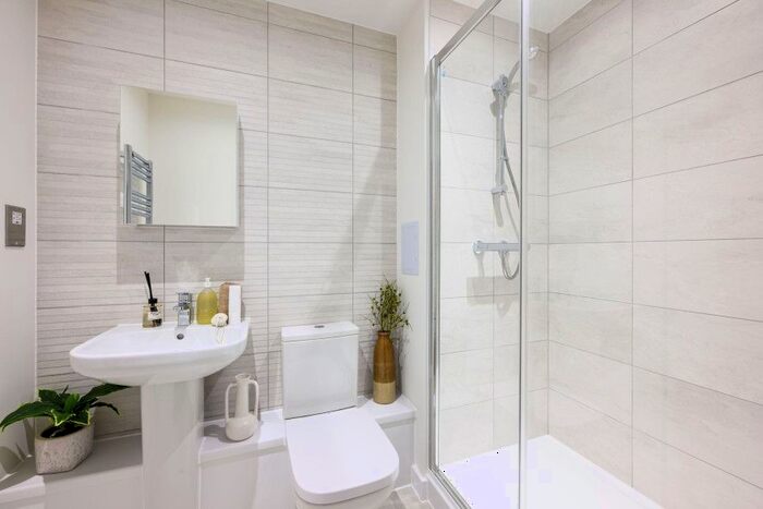 2 Bedroom Flat For Sale In Pier Way, London, SE28