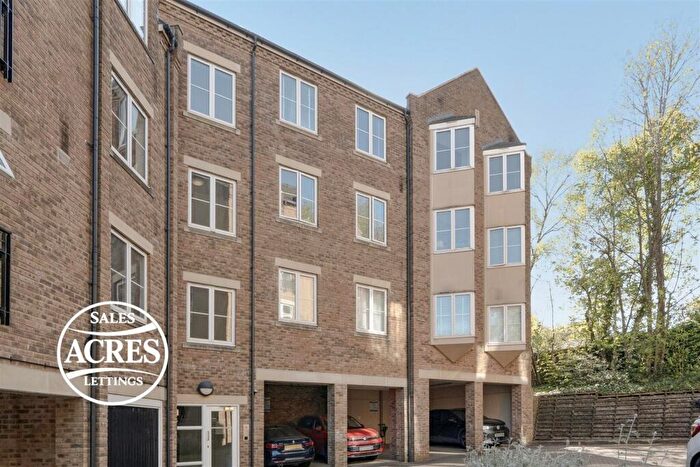 2 Bedroom Flat For Sale In Caversham Place, Sutton Coldfield, B73