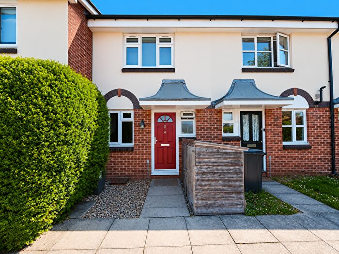 2 Bedroom House To Rent In Pennington Way, Lee, SE12