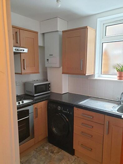 2 Bedroom Apartment To Rent In Buckingham Road, London, N22