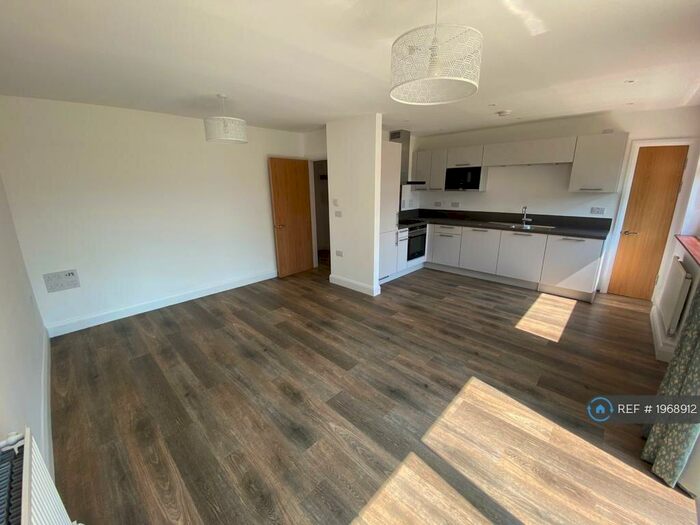 2 Bedroom Bungalow To Rent In Hanging Hill Lane, Hutton, Brentwood, CM13