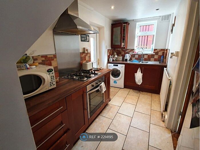 3 Bedroom Semi-Detached House To Rent In Beckwith Road, Rotherham, S65