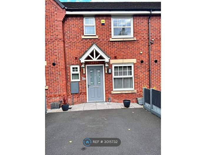 3 Bedroom Terraced House To Rent In Dairy House Close, Rochdale, OL16