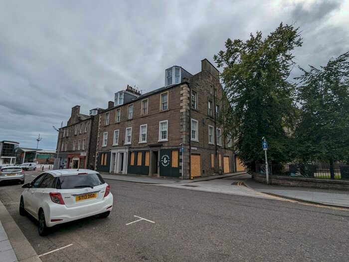 2 Bedroom Flat To Rent In Tay Square, Dundee, DD1