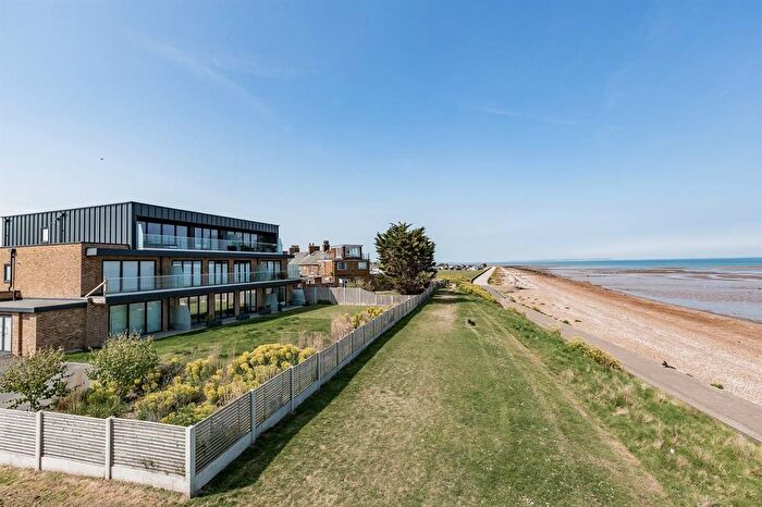 2 Bedroom Flat For Sale In Morris Avenue, Herne Bay, CT6