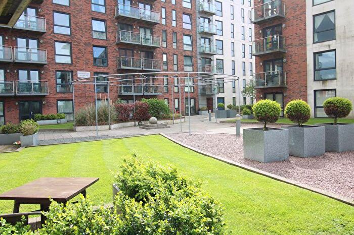 1 Bedroom Flat To Rent In Cedar Court, Prestwich, M25