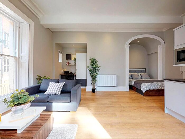 Apartment To Rent In Apt, Springfield Mount #, LS2