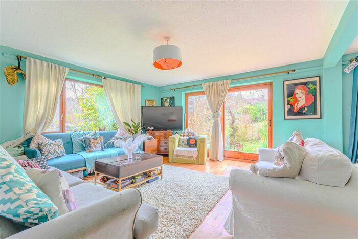 3 Bedroom Property For Sale In Station Road, Crowhurst, Battle, TN33