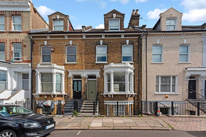 3 Bedroom Flat To Rent In A, Chivalry Road, Wandsworth, SW11